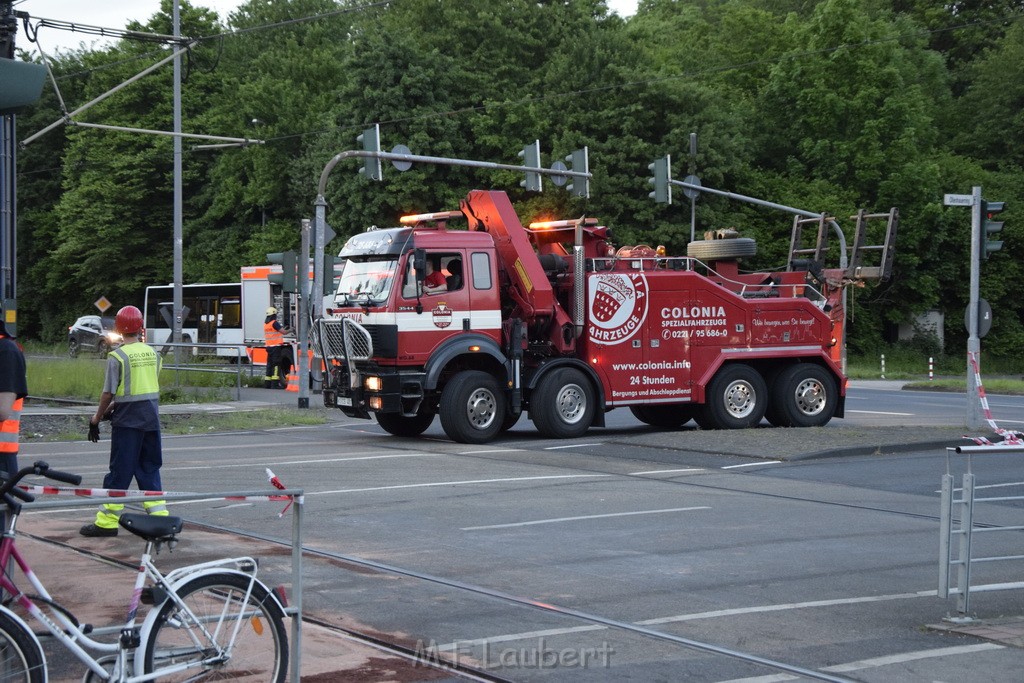 TLF 4 umgestuerzt Koeln Bocklemuend Ollenhauer Ring Militaerringstr P185.JPG - Miklos Laubert